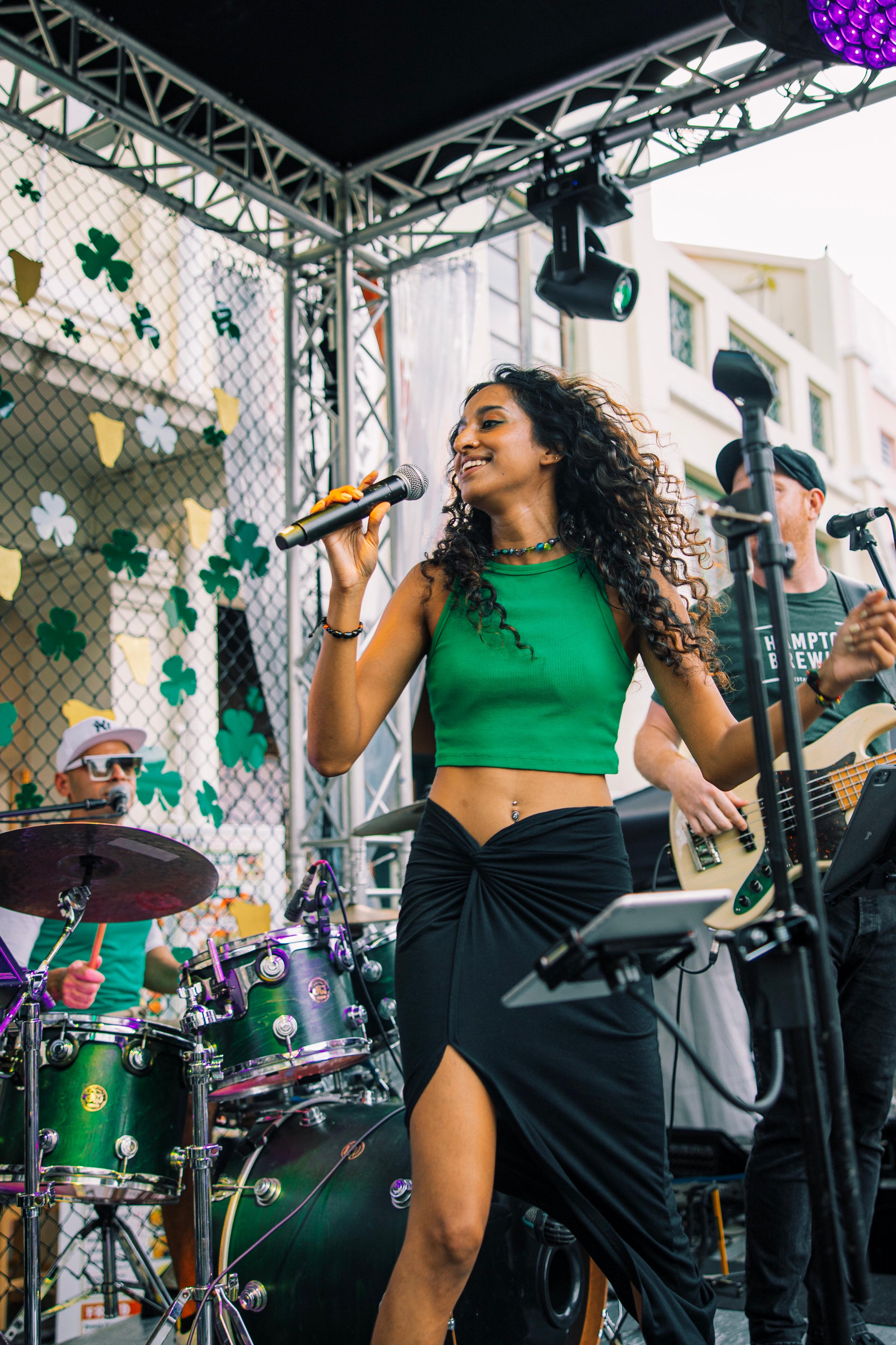 Top 40s live band Singapore — The Vibe Band vocalist