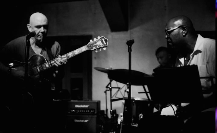 Vocalist and acoustic guitarist duo Singapore — intimate live music for events